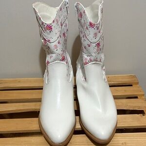 Pierre Dumas White Floral Ankle Boots